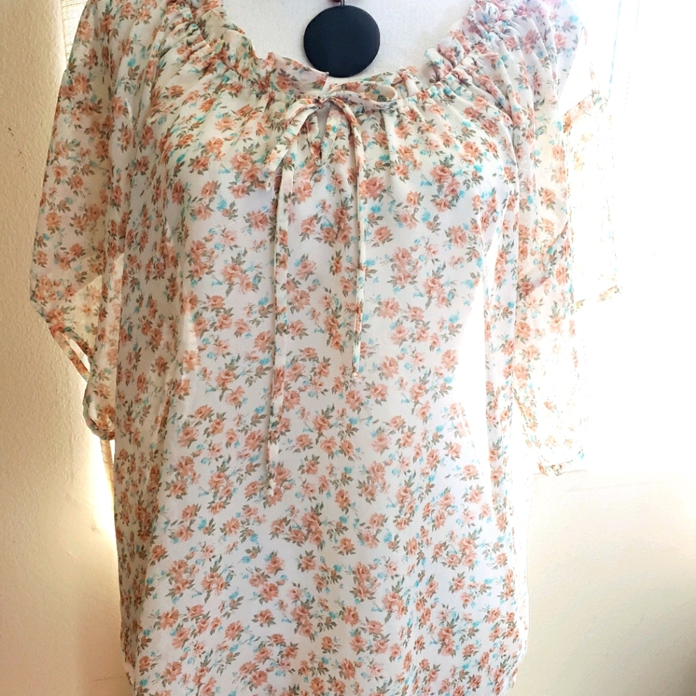 Womens Floral Chiffon Blouse/Top. Deep Scoop Neck